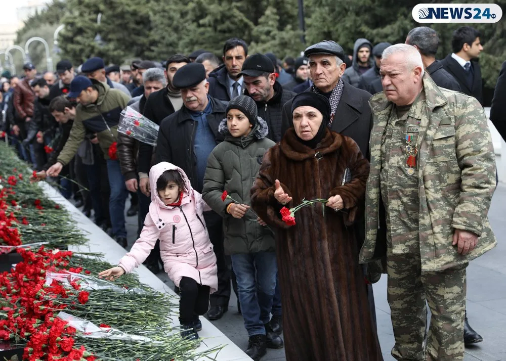 Azərbaycan 20 Yanvar şəhidlərini anır - FOTO - VİDEO