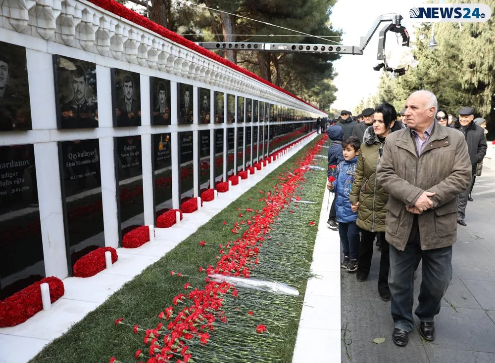 Azərbaycan 20 Yanvar şəhidlərini anır - FOTO - VİDEO