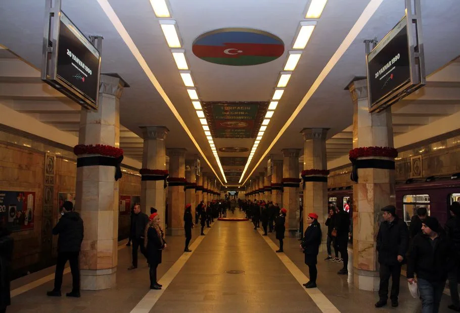 Bakı metrosu dayandı... - FOTO - VİDEO