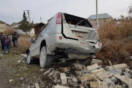 Ucarda bir ailənin 3 üzvü qəzaya düşdü