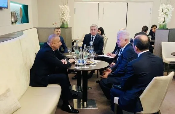 İlham Əliyev “LUKOIL” şirkətinin prezidenti Vahid Ələkbərovla görüşüb - Foto