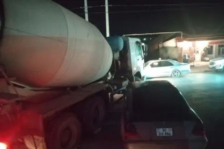 Masazırda "Betonqarışdıran"la "Mercedes" toqquşdu