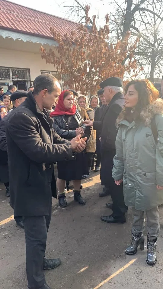 Deputat olmaq istəyən məşhur prokurorun xanımı facebook profili açdı - FOTO