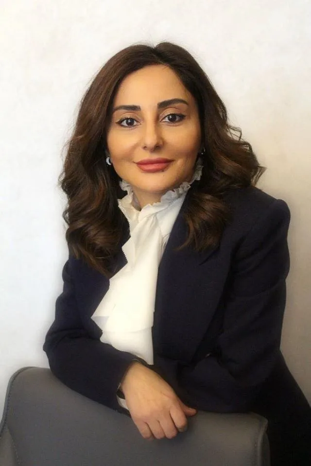Deputat olmaq istəyən məşhur prokurorun xanımı facebook profili açdı - FOTO