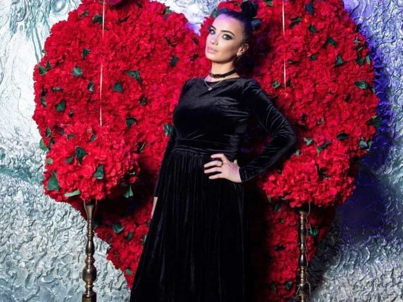 Ərə getməyən azərbaycanlı müğənni - ANA OLACAQ - FOTO