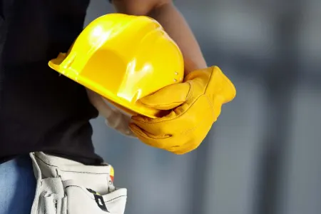 Bakıda 22 yaşlı fəhlə liftlə tavanın arasında - sıxılaraq öldü