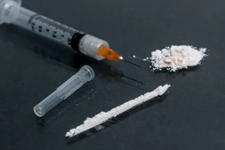 Keçmiş məhkumdan 1 kiloqram - HEROİN GÖTÜRÜLDÜ - VİDEO