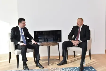 İlham Əliyev Davosda Gürcüstanın Baş Naziri ilə görüşüb