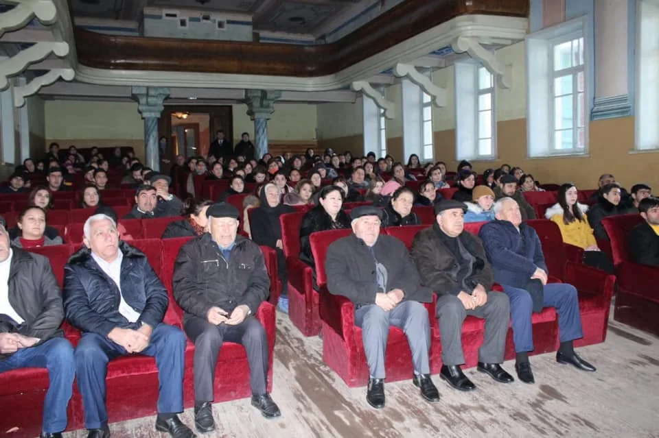 Qənirə Paşayeva seçicilərlə görüşdü: - "14 il ərzində ailənizin bir üzvü oldum" - FOTO