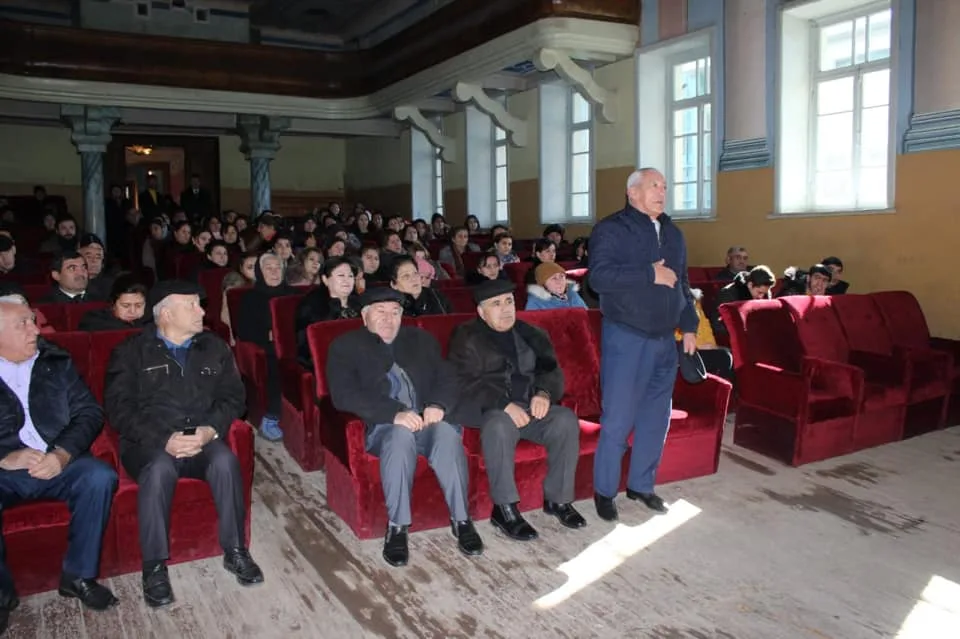 Qənirə Paşayeva seçicilərlə görüşdü: - "14 il ərzində ailənizin bir üzvü oldum" - FOTO