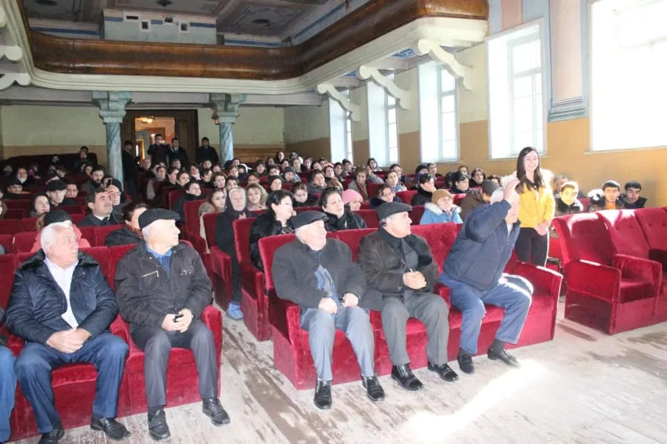 Qənirə Paşayeva seçicilərlə görüşdü: - "14 il ərzində ailənizin bir üzvü oldum" - FOTO