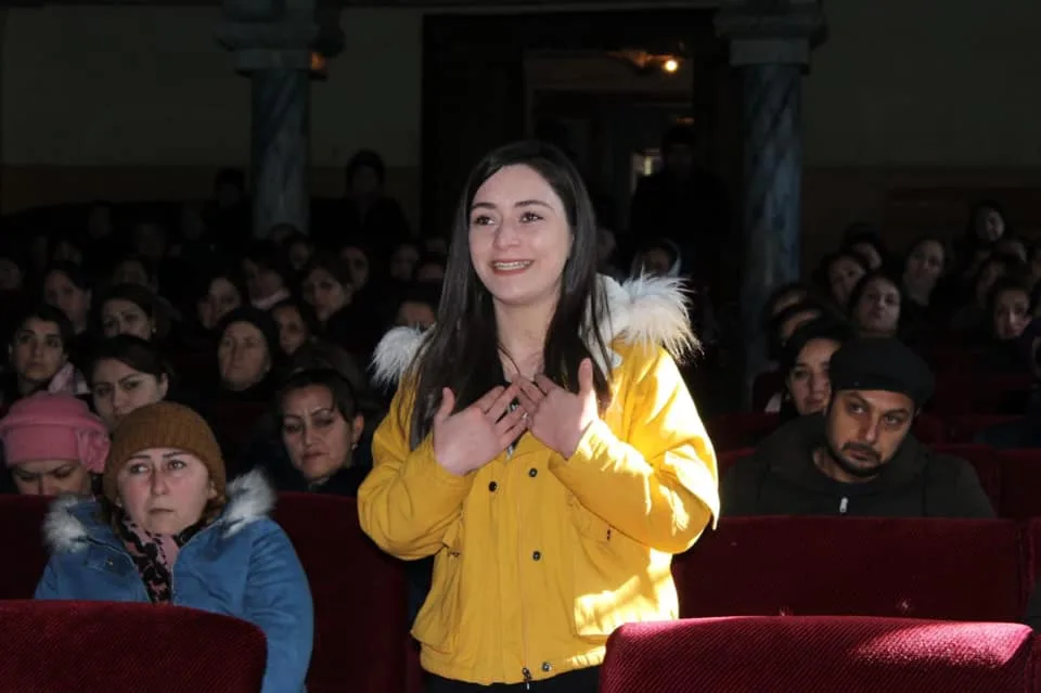 Qənirə Paşayeva seçicilərlə görüşdü: - "14 il ərzində ailənizin bir üzvü oldum" - FOTO