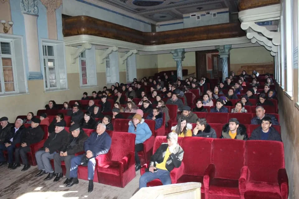 Qənirə Paşayeva seçicilərlə görüşdü: - "14 il ərzində ailənizin bir üzvü oldum" - FOTO