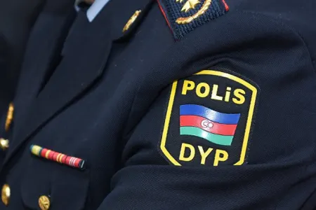 Pul alarkən görüntüsü yayılan polis əməkdaşı öldü