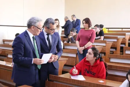 Bakı Dövlət Universitetində imtahanlara - İCTİMAİ BAXIŞ KEÇİRİLDİ