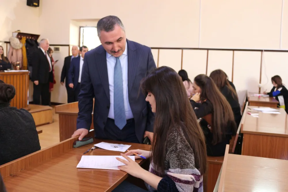 Bakı Dövlət Universitetində imtahanlara - İCTİMAİ BAXIŞ KEÇİRİLDİ