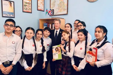 Britaniya səfiri Bərdənin icra başçısı və məktəblilərlə görüşdü - FOTOLAR