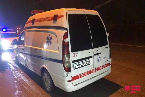 Bakıda təcili tibbi yardım avtomobili qəzaya uğradı, - tibb işçiləri yaralandı - FOTO