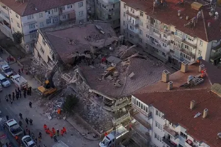 Türkiyədəki zəlzələdə - 22 ÖLÜ, 1030 YARALI - YENİLƏNDİ 3