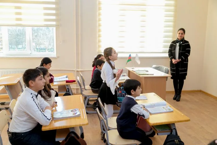 Heydər Əliyev Fondunun təşəbbüsü ilə Salyanda yeni məktəb binası inşa olunub - FOTOLAR