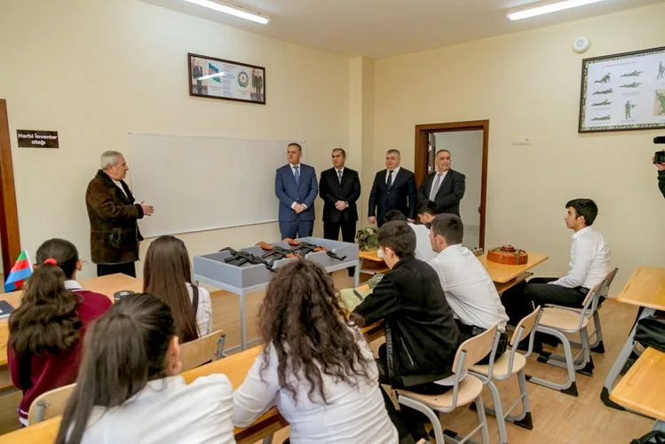 Heydər Əliyev Fondunun təşəbbüsü ilə Salyanda yeni məktəb binası inşa olunub - FOTOLAR
