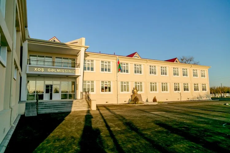 Heydər Əliyev Fondunun təşəbbüsü ilə Salyanda yeni məktəb binası inşa olunub - FOTOLAR