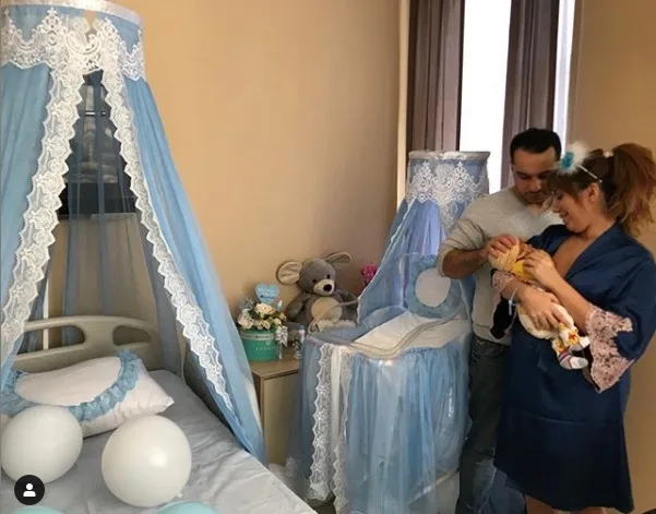 Tanınmış müğənni oğul anası - OLDU - FOTO