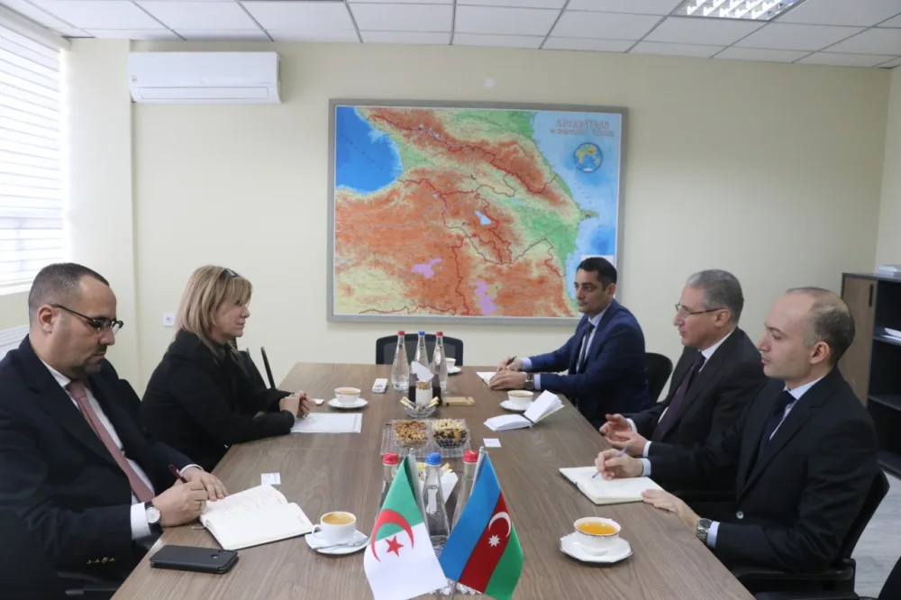 UNESCO-nun baş qərargahında Azərbaycan xalçalarının - SƏRGİSİ AÇILDI - FOTO