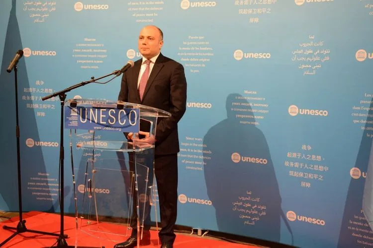 UNESCO-nun baş qərargahında Azərbaycan xalçalarının - SƏRGİSİ AÇILDI - FOTO