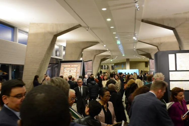 UNESCO-nun baş qərargahında Azərbaycan xalçalarının - SƏRGİSİ AÇILDI - FOTO