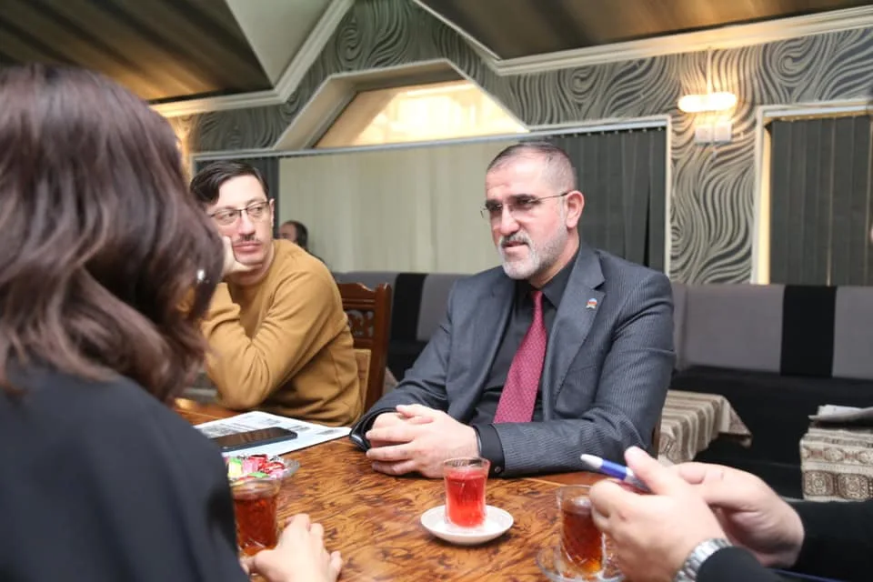 Daha bir deputatlığa namizəd Rauf Arifoğlunun xeyrinə - NAMİZƏDLİYİNİ GERİ GÖTÜRDÜ – FOTO