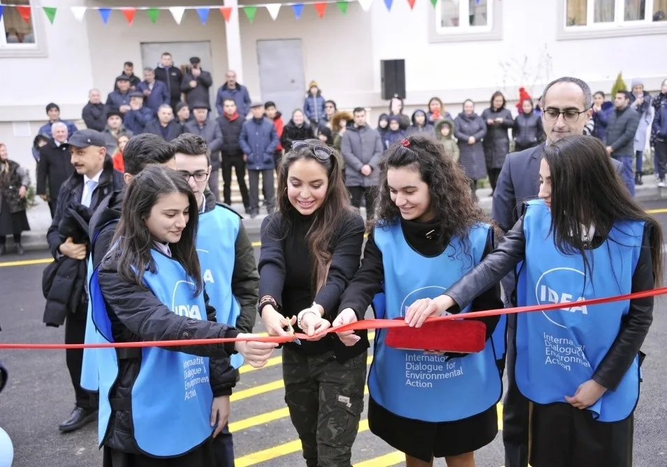 Leyla Əliyeva Səbail rayonunda abadlaşdırılan həyətin açılışında - -FOTOLAR