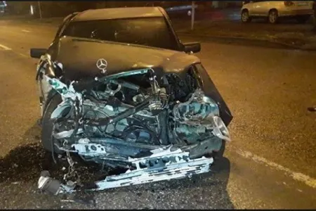 Cəlilabadda "Mercedes" ilə "VAZ-2107" toqquşdu