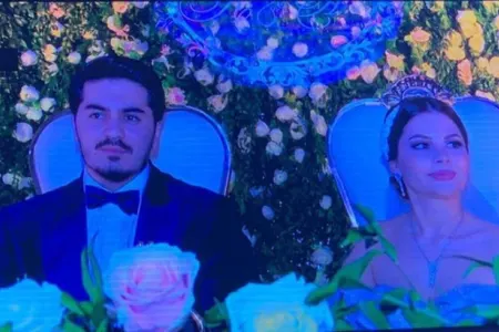 Aybəniz Haşımova toyda qızının qarşısında DİZ ÇÖKDÜ - VİDEO
