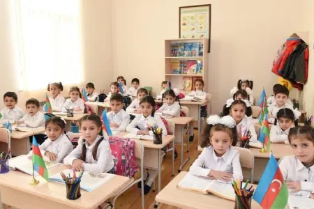 Orta məktəblərdə qış tətili bitdi, - bu gündən dərslər başladı