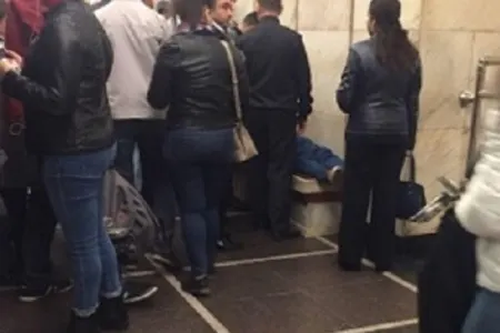 Bakı metrosunda olay-gənc oğlan - huşunu itirdi...