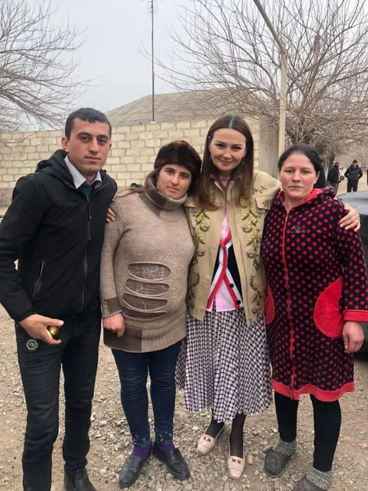 Qənirə Paşayeva məhəllə-məhəllə gəzərək seçicilərlə görüşür - FOTOLAR