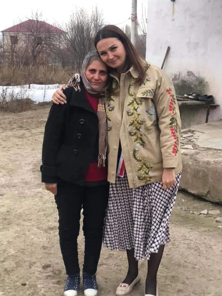 Qənirə Paşayeva məhəllə-məhəllə gəzərək seçicilərlə görüşür - FOTOLAR