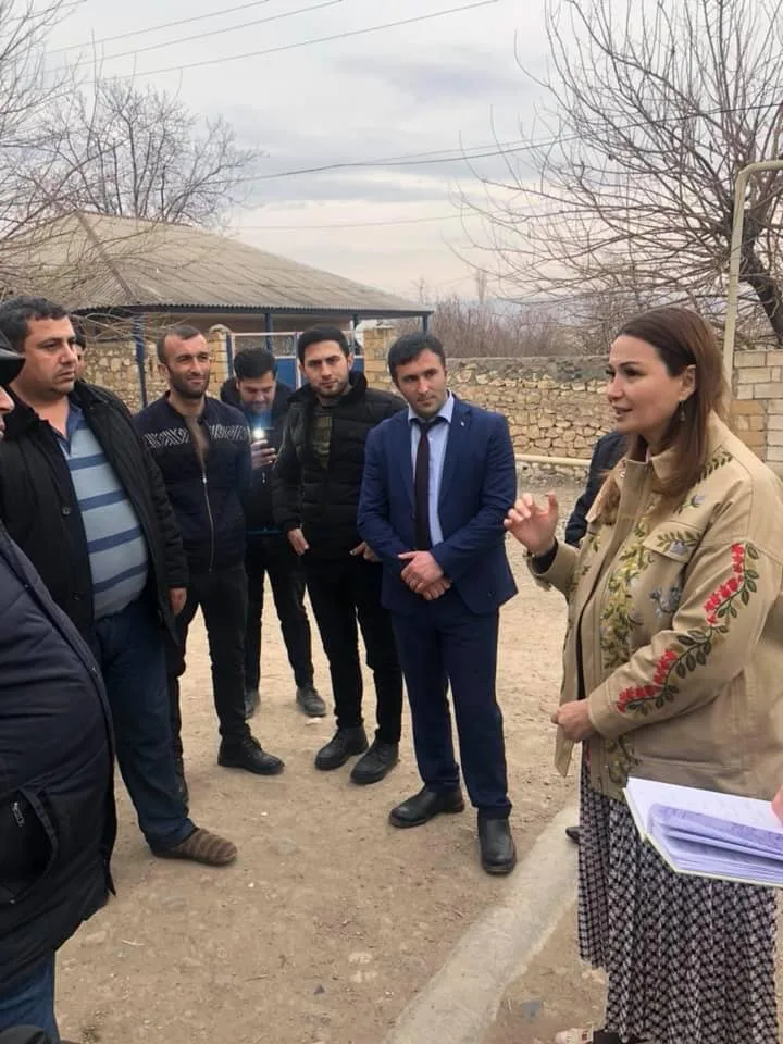 Qənirə Paşayeva məhəllə-məhəllə gəzərək seçicilərlə görüşür - FOTOLAR