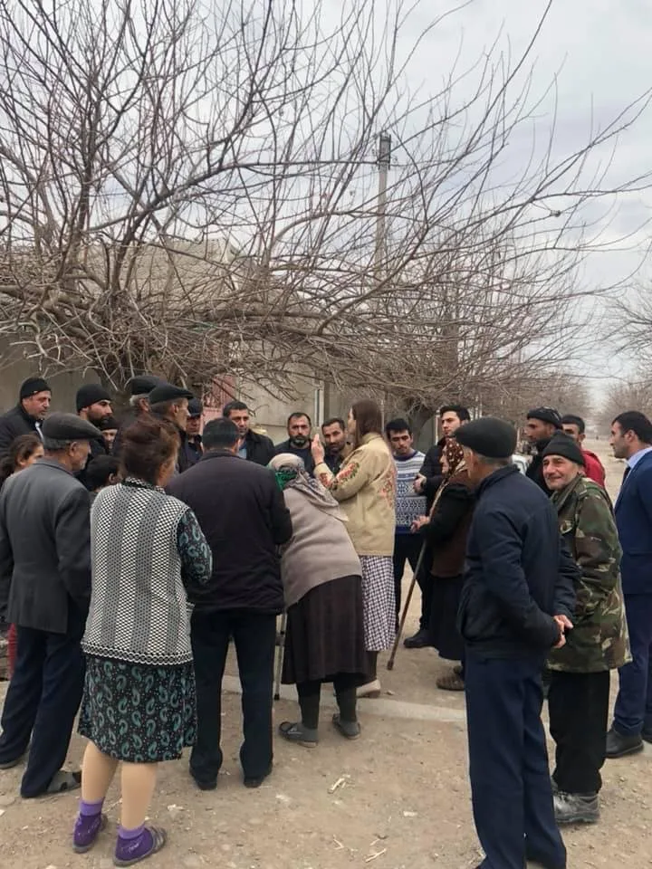 Qənirə Paşayeva məhəllə-məhəllə gəzərək seçicilərlə görüşür - FOTOLAR