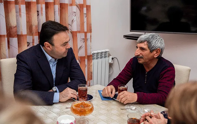 Elnur Allahverdiyev bu dəfə onların evində oldu - Fotolar