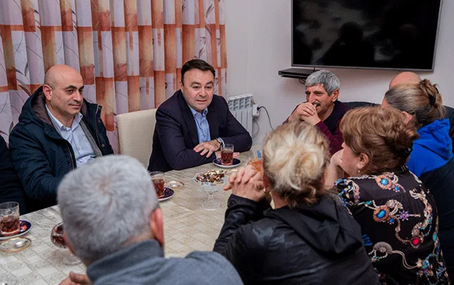 Elnur Allahverdiyev bu dəfə onların evində oldu - Fotolar