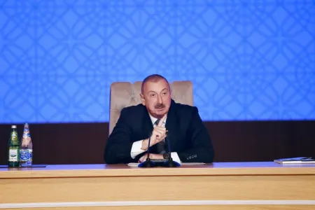 "Məmurlar görən kimi haradasa iş başlayır, cumurlar ora, nəsə qoparmaq istəyirlər"