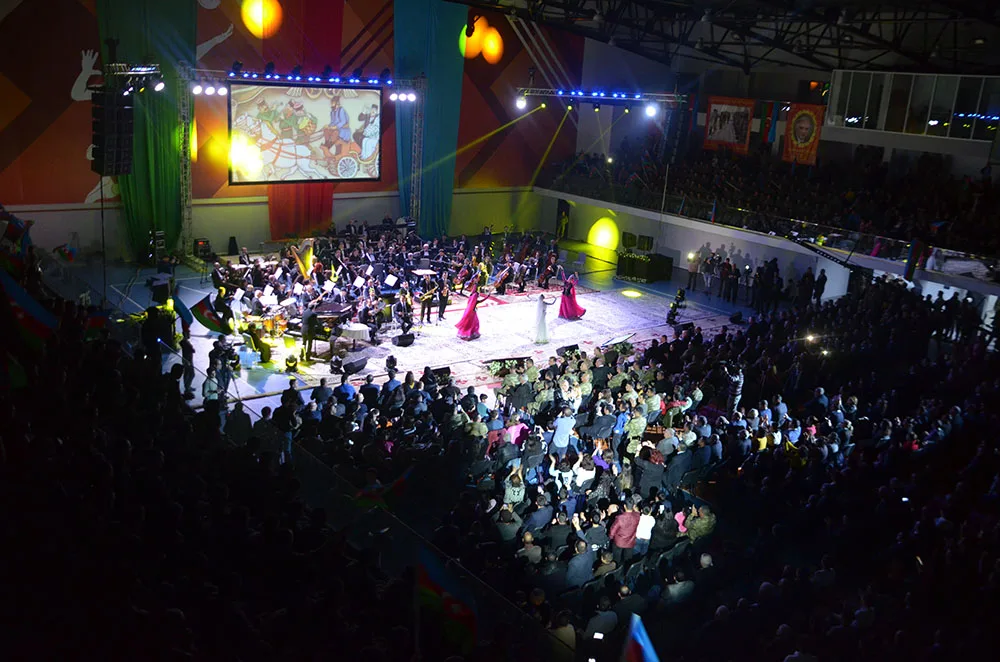 Polad Bülbüloğlunu hələ belə - GÖRMƏMİŞDİNİZ... - FOTO