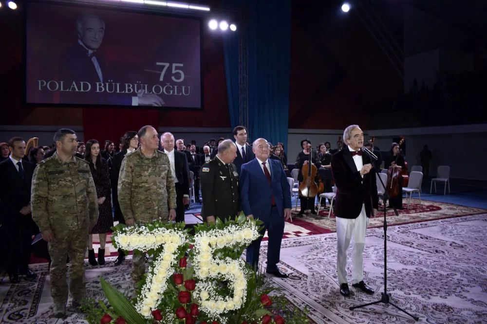 Polad Bülbüloğlunu hələ belə - GÖRMƏMİŞDİNİZ... - FOTO