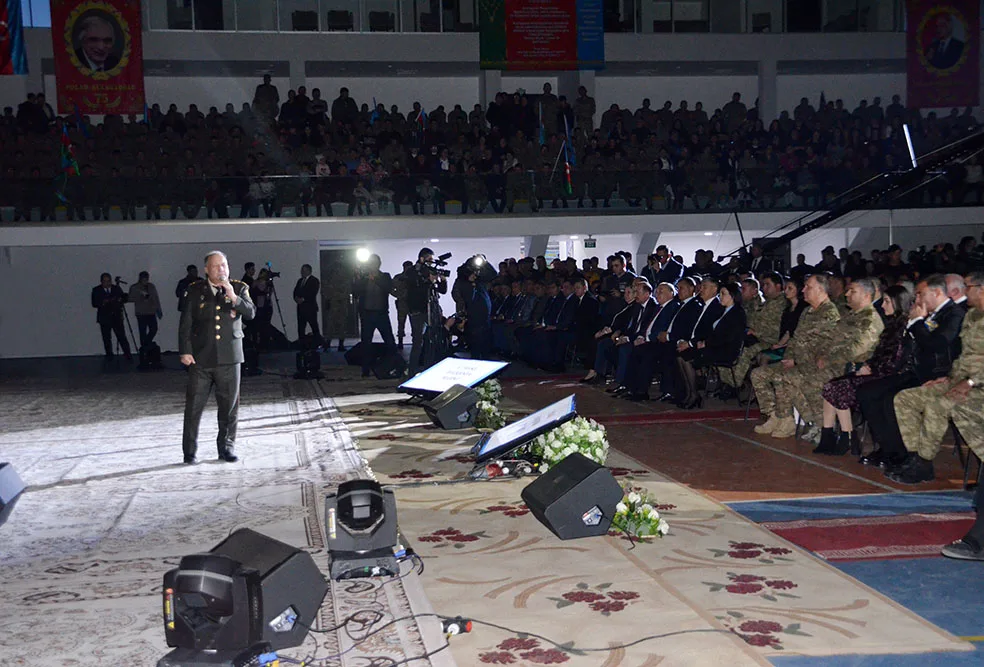 Polad Bülbüloğlunu hələ belə - GÖRMƏMİŞDİNİZ... - FOTO