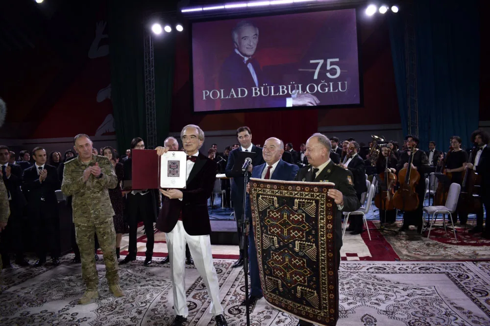 Polad Bülbüloğlunu hələ belə - GÖRMƏMİŞDİNİZ... - FOTO