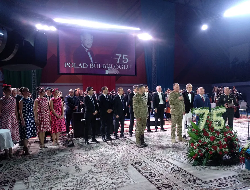 Polad Bülbüloğlunu hələ belə - GÖRMƏMİŞDİNİZ... - FOTO