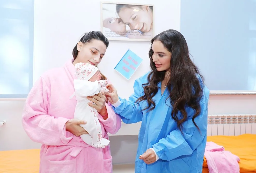 Leyla Əliyeva yeni doğulan körpələrə baş çəkdi - -FOTOLAR