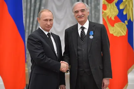 Putin Polad Bülbüloğlunu Fəxri fərmanla təltif edib